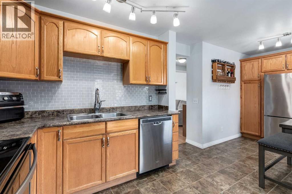 955 Erin Woods Drive Se, Calgary, Alberta  T2B 2W4 - Photo 9 - A2292866