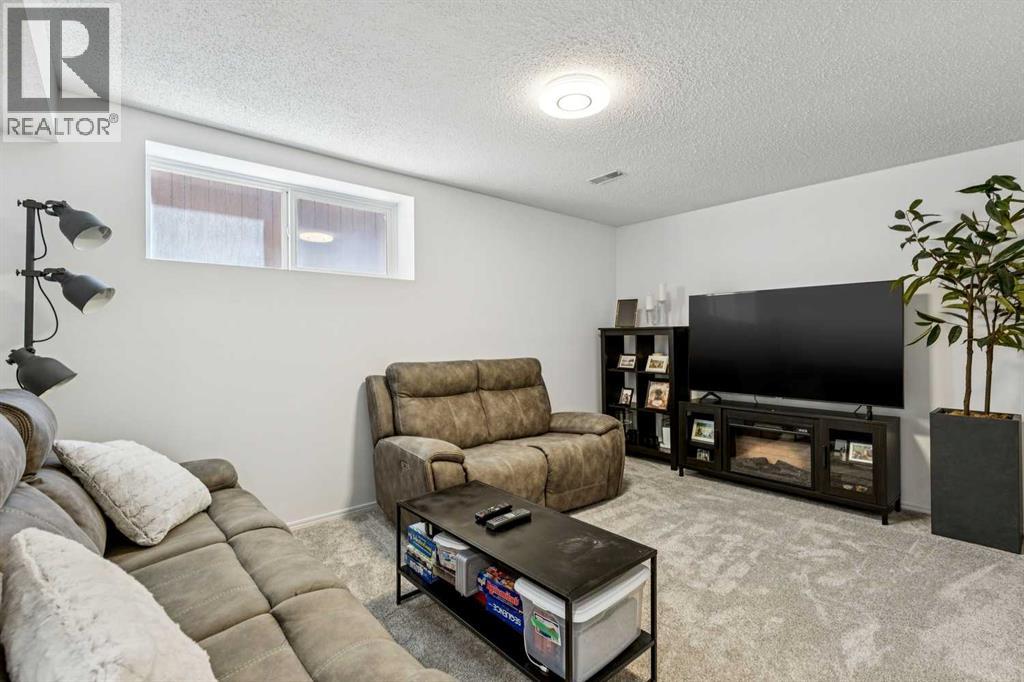 214 Cougarstone Circle Sw, Calgary, Alberta  T3H 4W5 - Photo 30 - A2297016