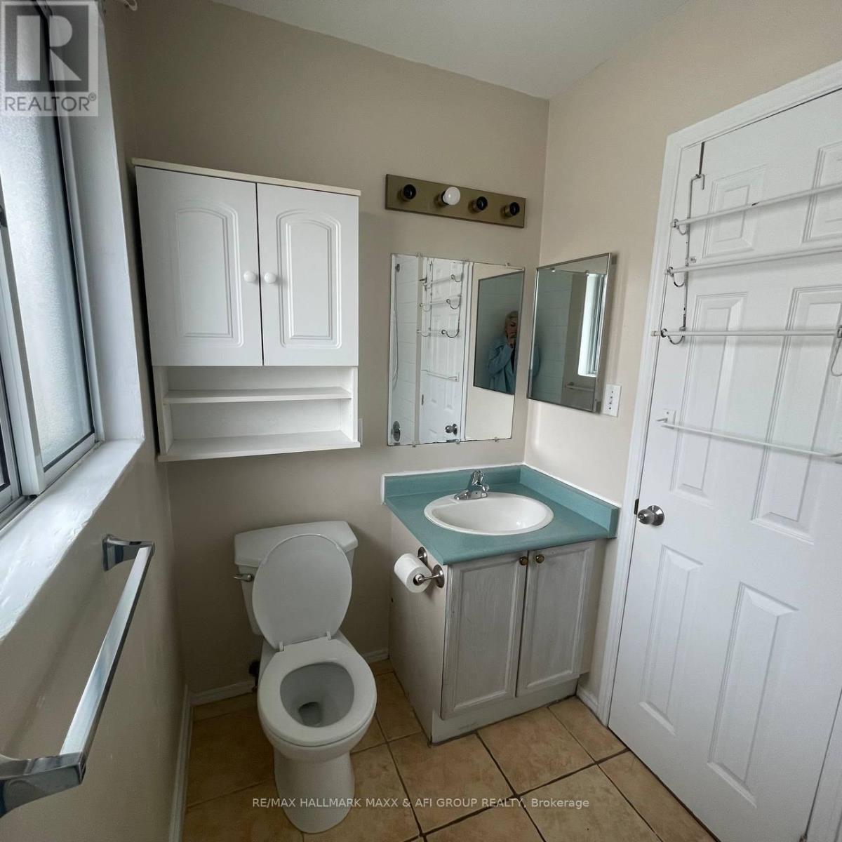 Unit B - 82 Sanford Street, Barrie, Ontario  L4N 3C5 - Photo 13 - S12920790