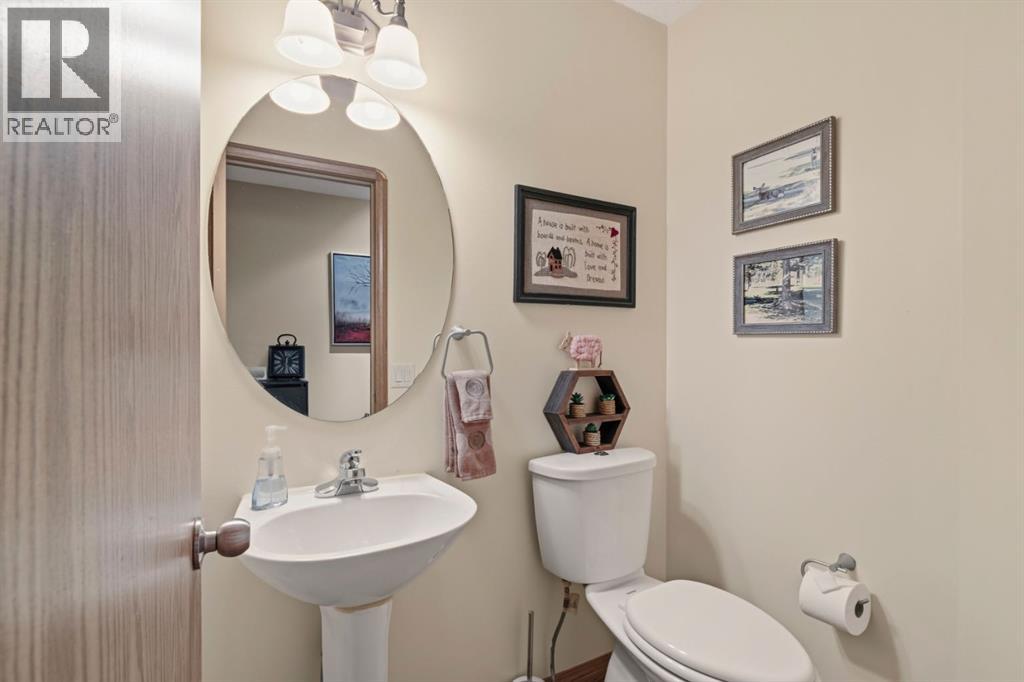 158 Saratoga Close NE, Calgary, Alberta  T1Y 7A1 - Photo 14 - A2298487