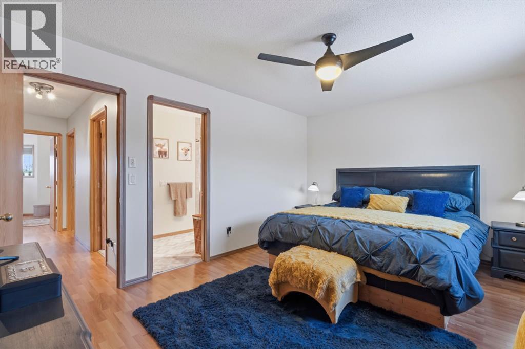 158 Saratoga Close NE, Calgary, Alberta  T1Y 7A1 - Photo 17 - A2298487