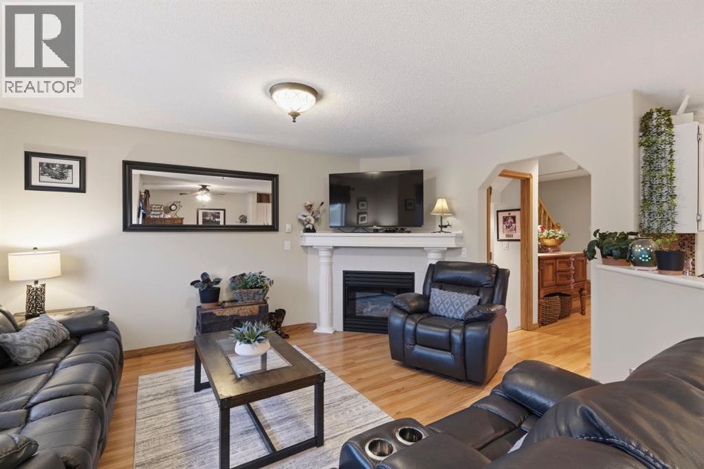 158 Saratoga Close NE, Calgary, Alberta  T1Y 7A1 - Photo 9 - A2298487