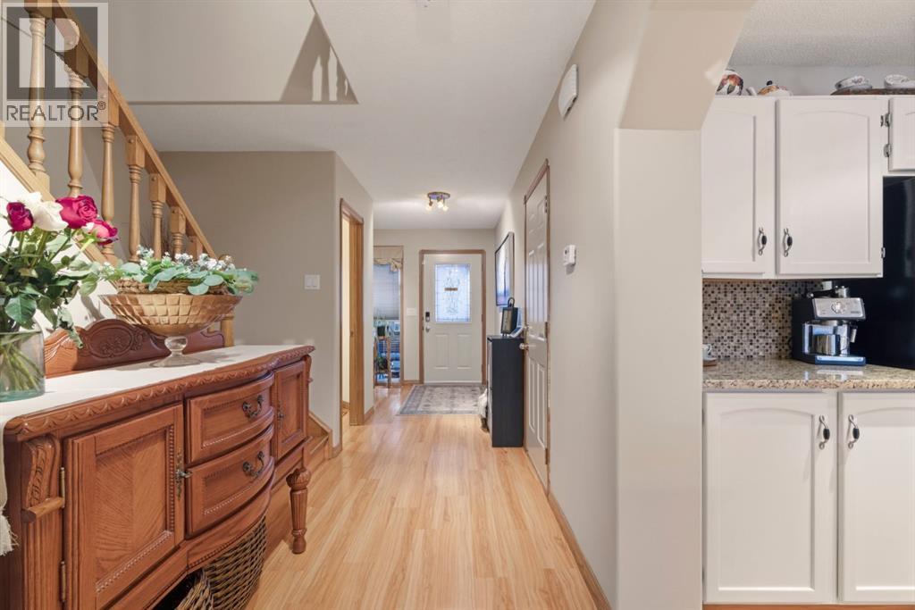 158 Saratoga Close NE, Calgary, Alberta  T1Y 7A1 - Photo 8 - A2298487