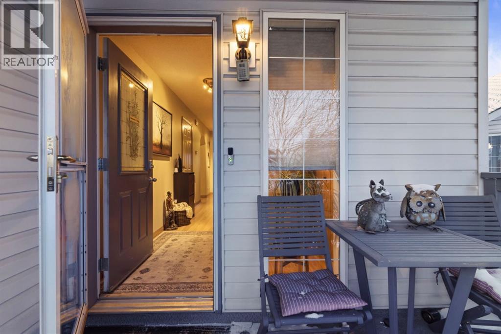 158 Saratoga Close NE, Calgary, Alberta  T1Y 7A1 - Photo 5 - A2298487