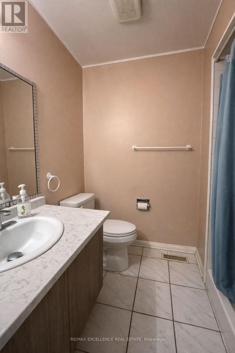 68 Alabaster Drive, Brampton, Ontario  L6V 4G4 - Photo 10 - W12962232