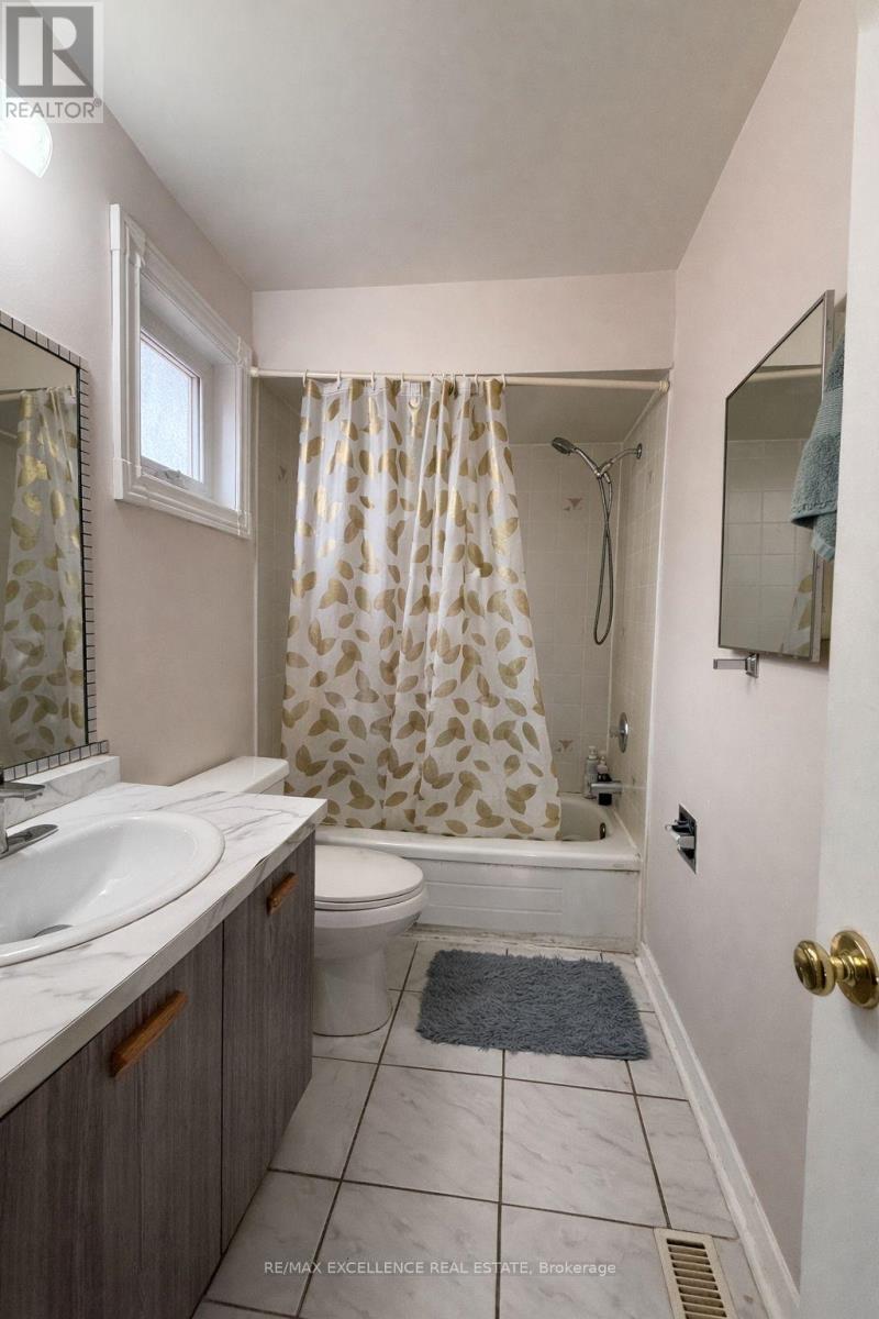 68 Alabaster Drive, Brampton, Ontario  L6V 4G4 - Photo 7 - W12962232