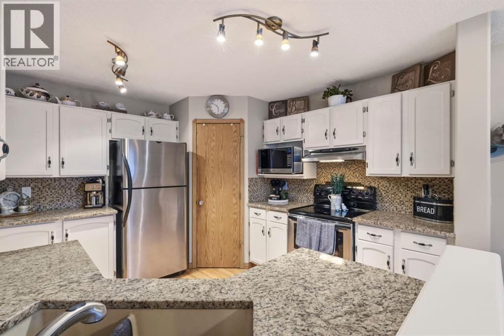 158 Saratoga Close NE, Calgary, Alberta  T1Y 7A1 - Photo 11 - A2298487