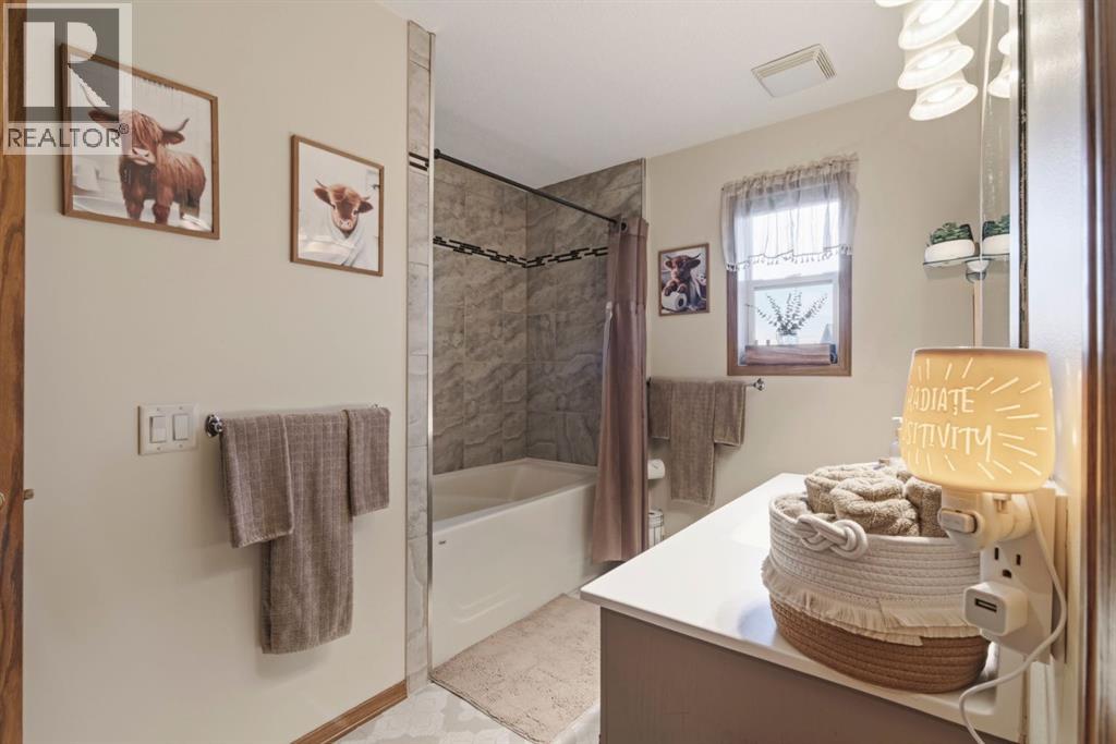 158 Saratoga Close NE, Calgary, Alberta  T1Y 7A1 - Photo 20 - A2298487