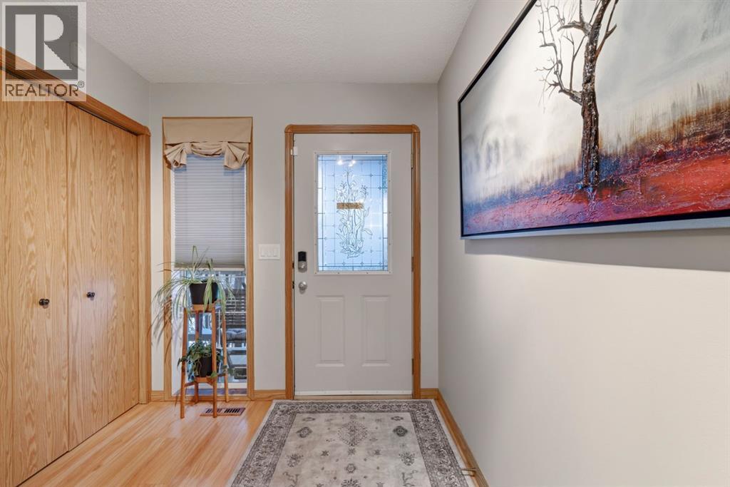 158 Saratoga Close NE, Calgary, Alberta  T1Y 7A1 - Photo 7 - A2298487