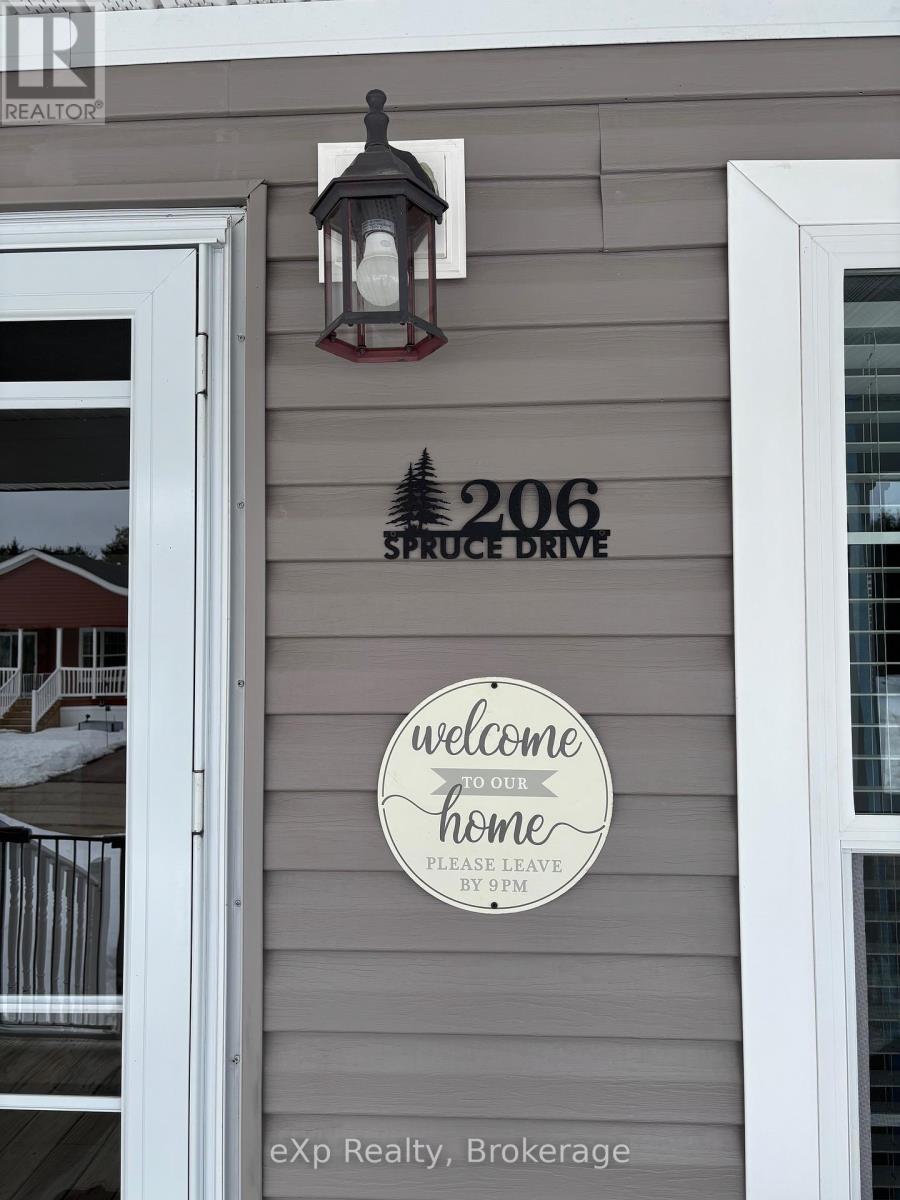 206 Spruce Drive, West Grey, Ontario  N0G 0C4 - Photo 3 - X12846222