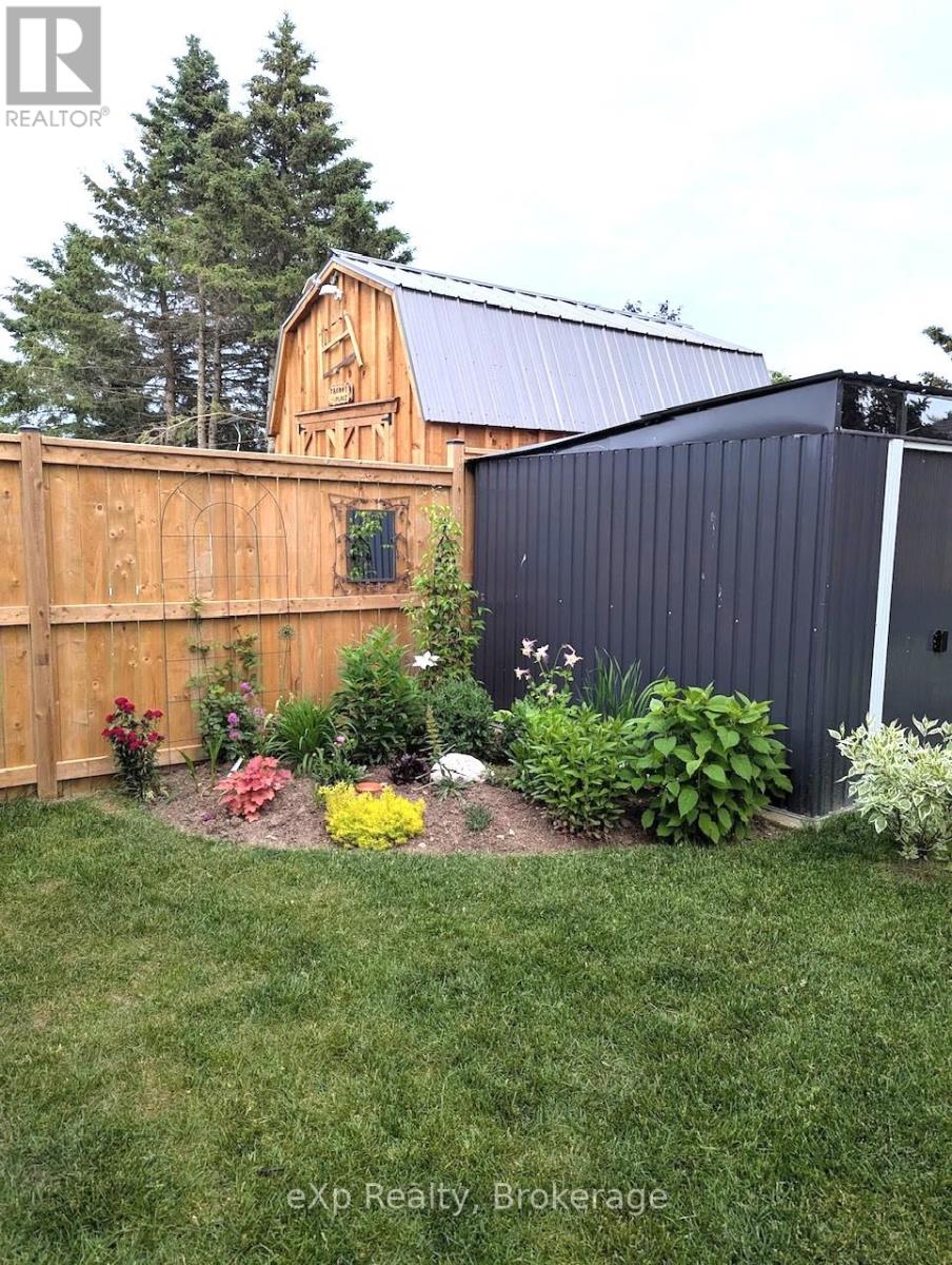 206 Spruce Drive, West Grey, Ontario  N0G 0C4 - Photo 9 - X12846222