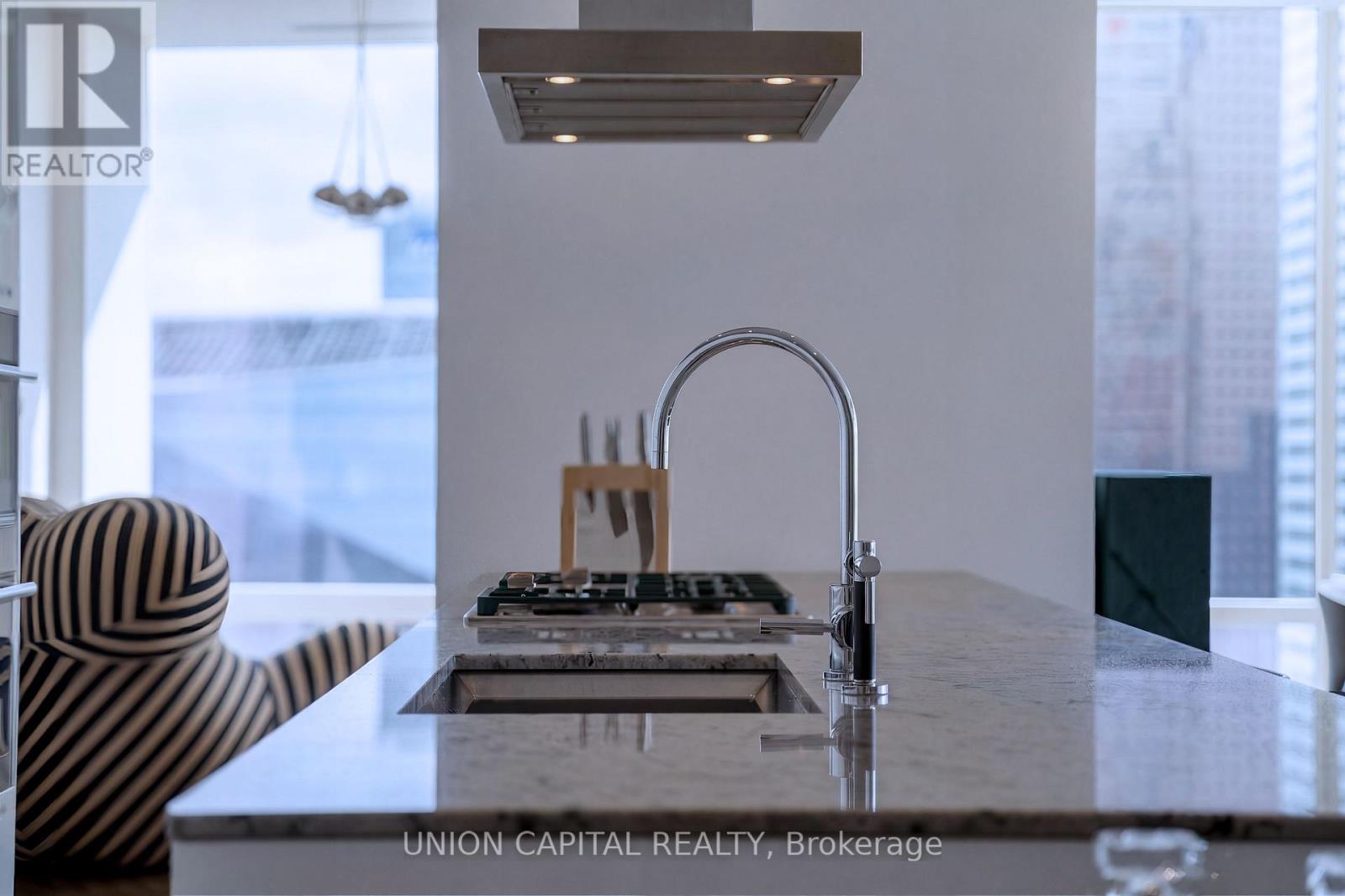 5508 - 180 University Avenue, Toronto, Ontario  M5H 0A2 - Photo 10 - C12959530