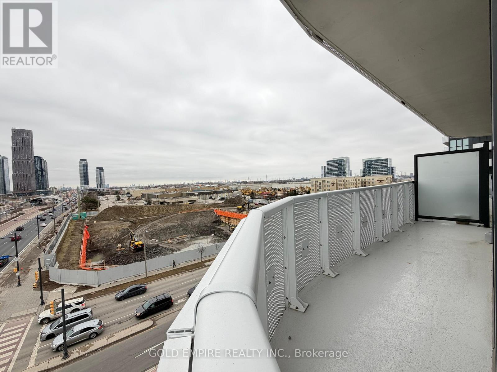 609 - 8 Interchange Way, Vaughan, Ontario  L4K 0R2 - Photo 3 - N12962256