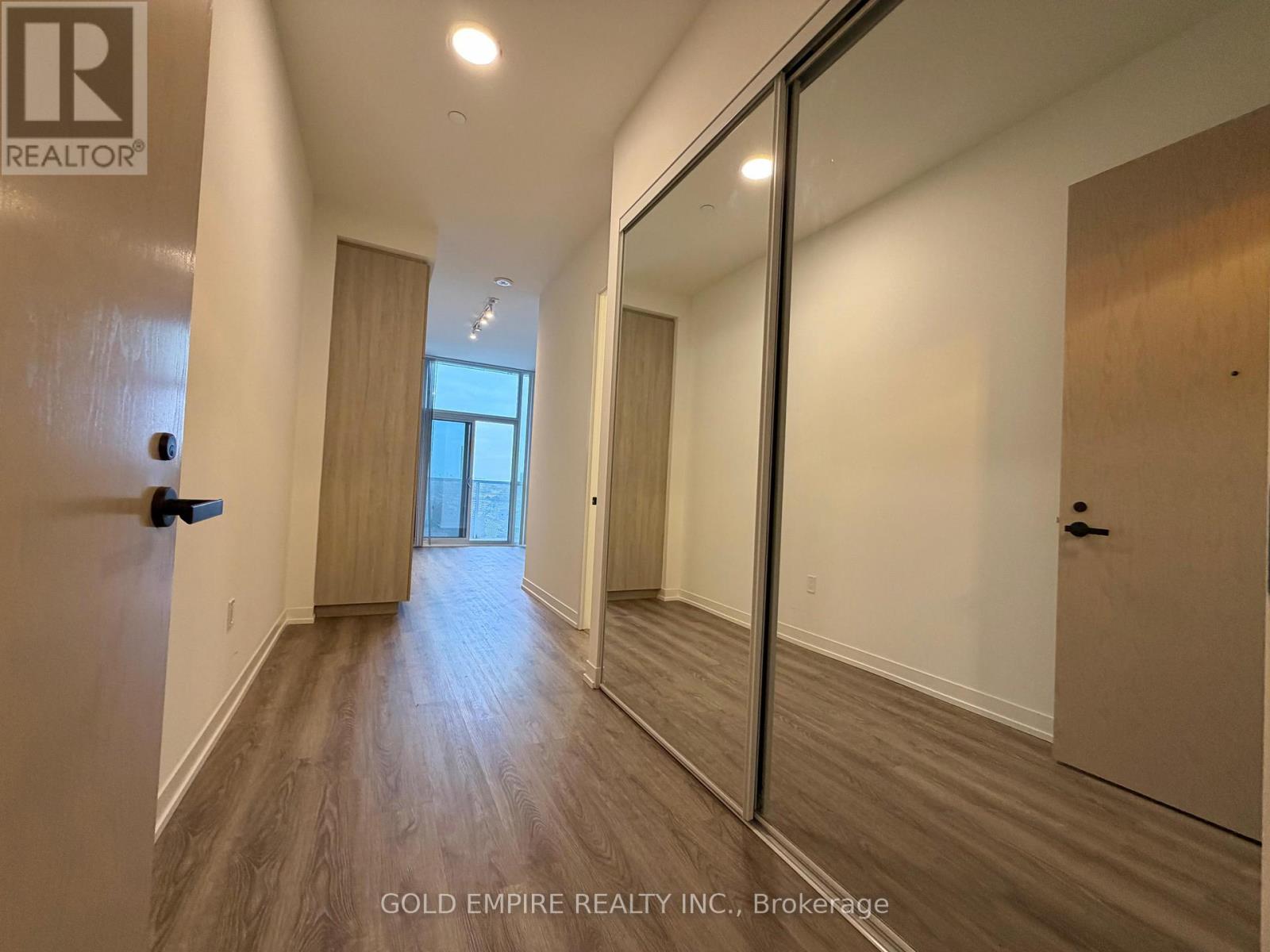 609 - 8 Interchange Way, Vaughan, Ontario  L4K 0R2 - Photo 4 - N12962256