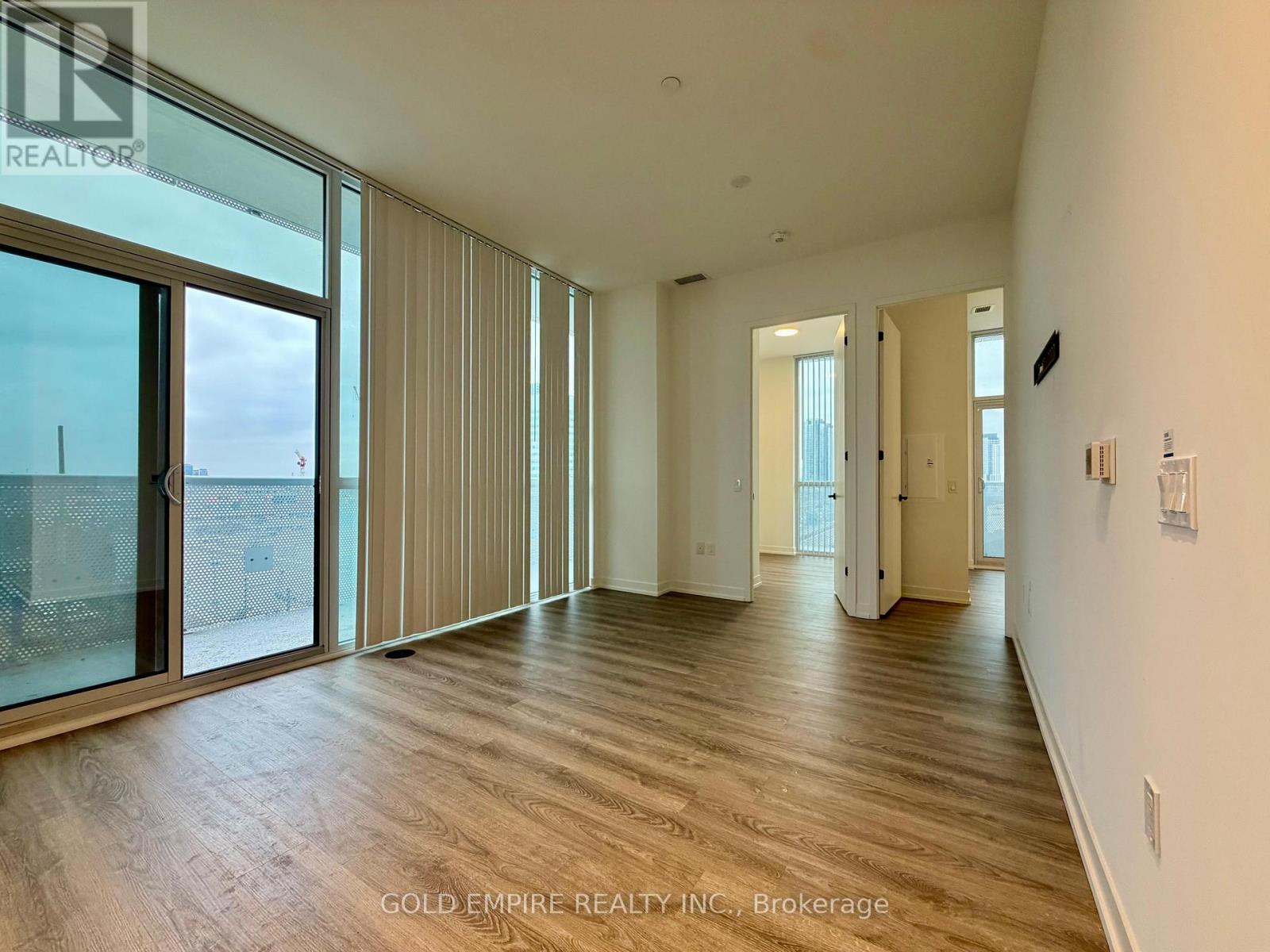 609 - 8 Interchange Way, Vaughan, Ontario  L4K 0R2 - Photo 8 - N12962256