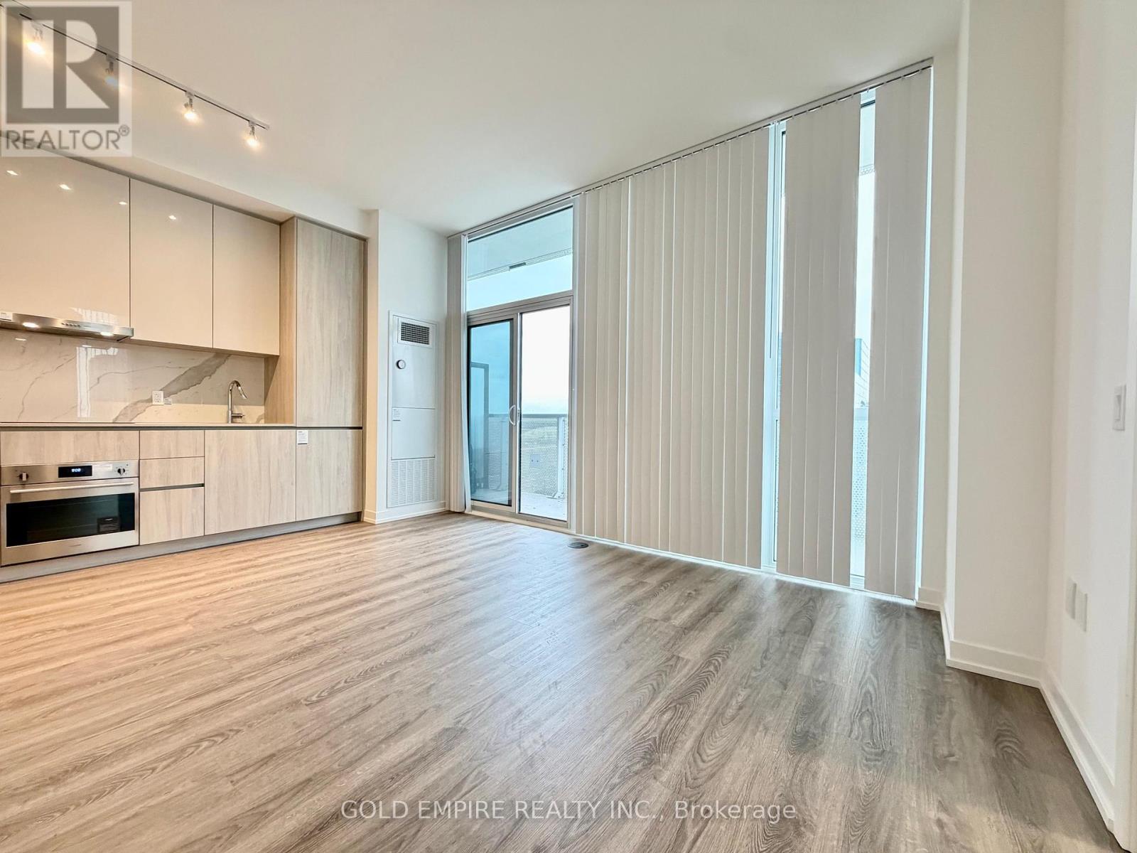 609 - 8 Interchange Way, Vaughan, Ontario  L4K 0R2 - Photo 9 - N12962256