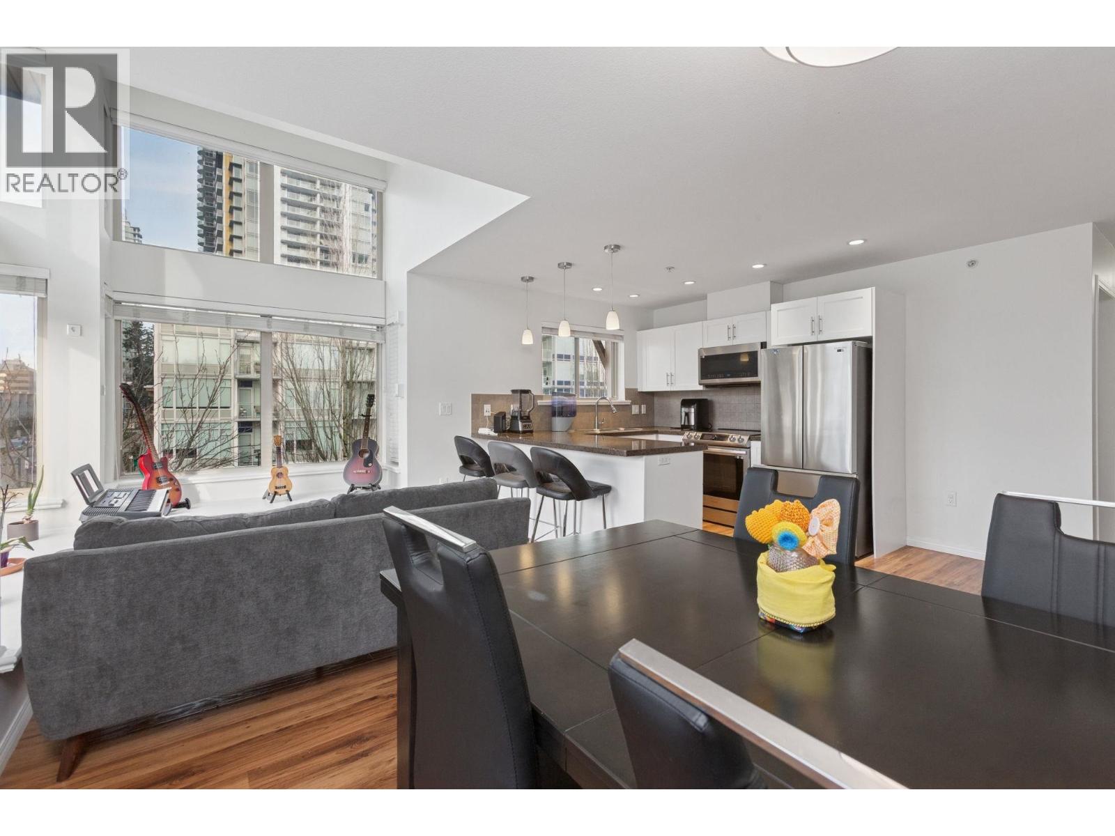 Listing Picture 9 of 25 : 301 5000 IMPERIAL STREET, Burnaby / 本拿比 - 魯藝地產 Yvonne Lu Group - MLS Medallion Club Member