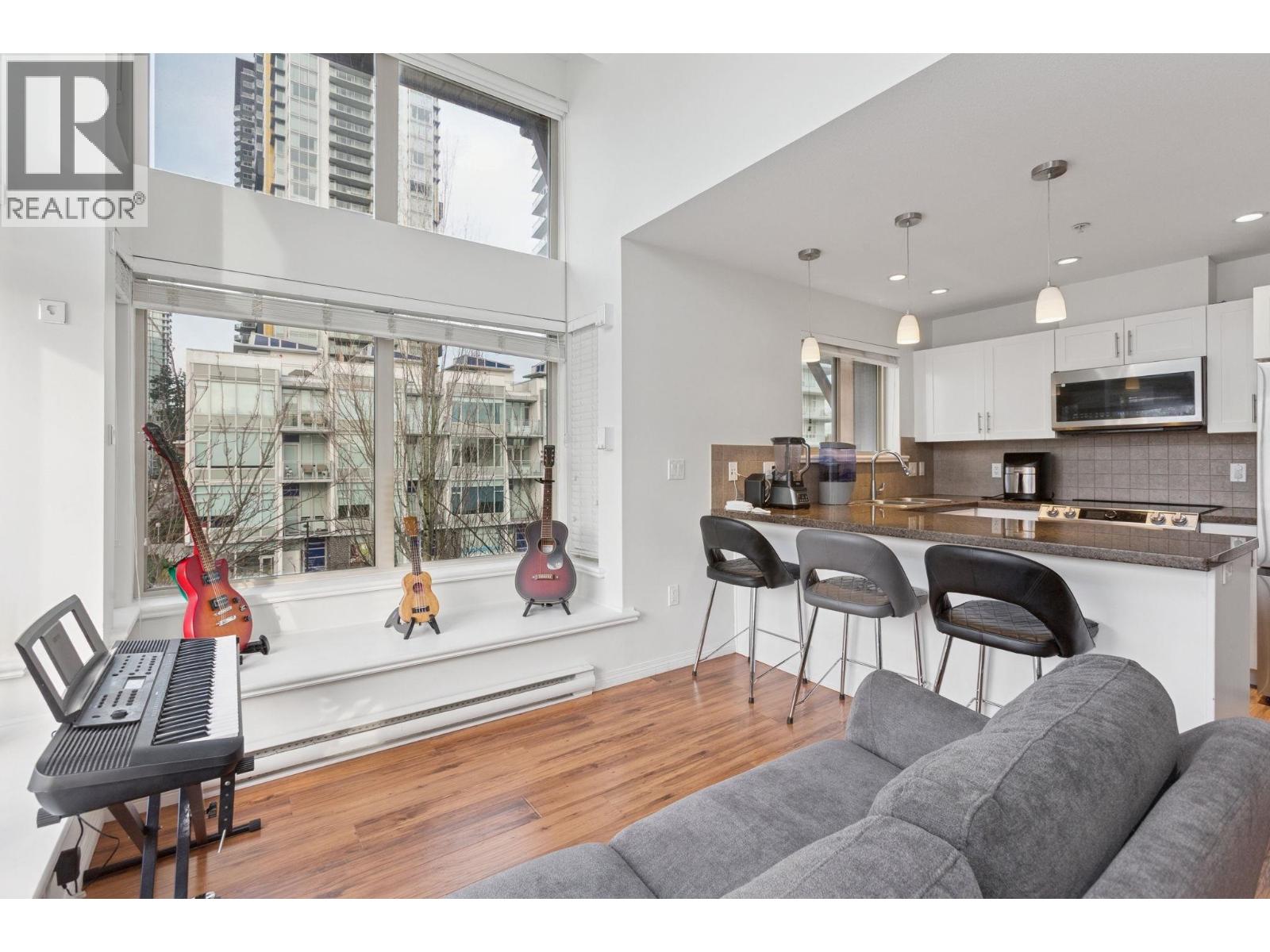 Listing Picture 4 of 25 : 301 5000 IMPERIAL STREET, Burnaby / 本拿比 - 魯藝地產 Yvonne Lu Group - MLS Medallion Club Member