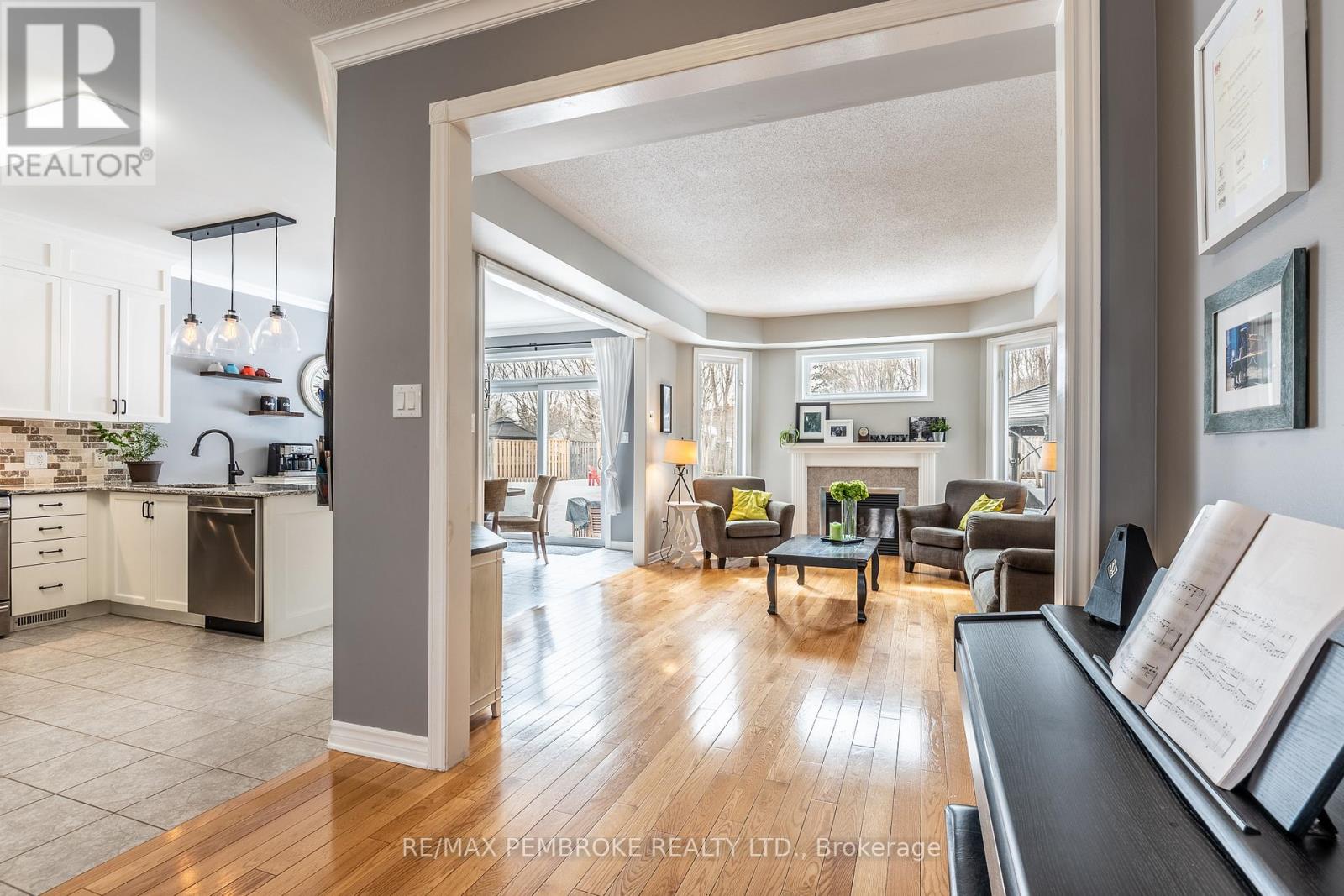 14 Bedard Boulevard, Petawawa, Ontario  K8H 0B7 - Photo 11 - X12962278