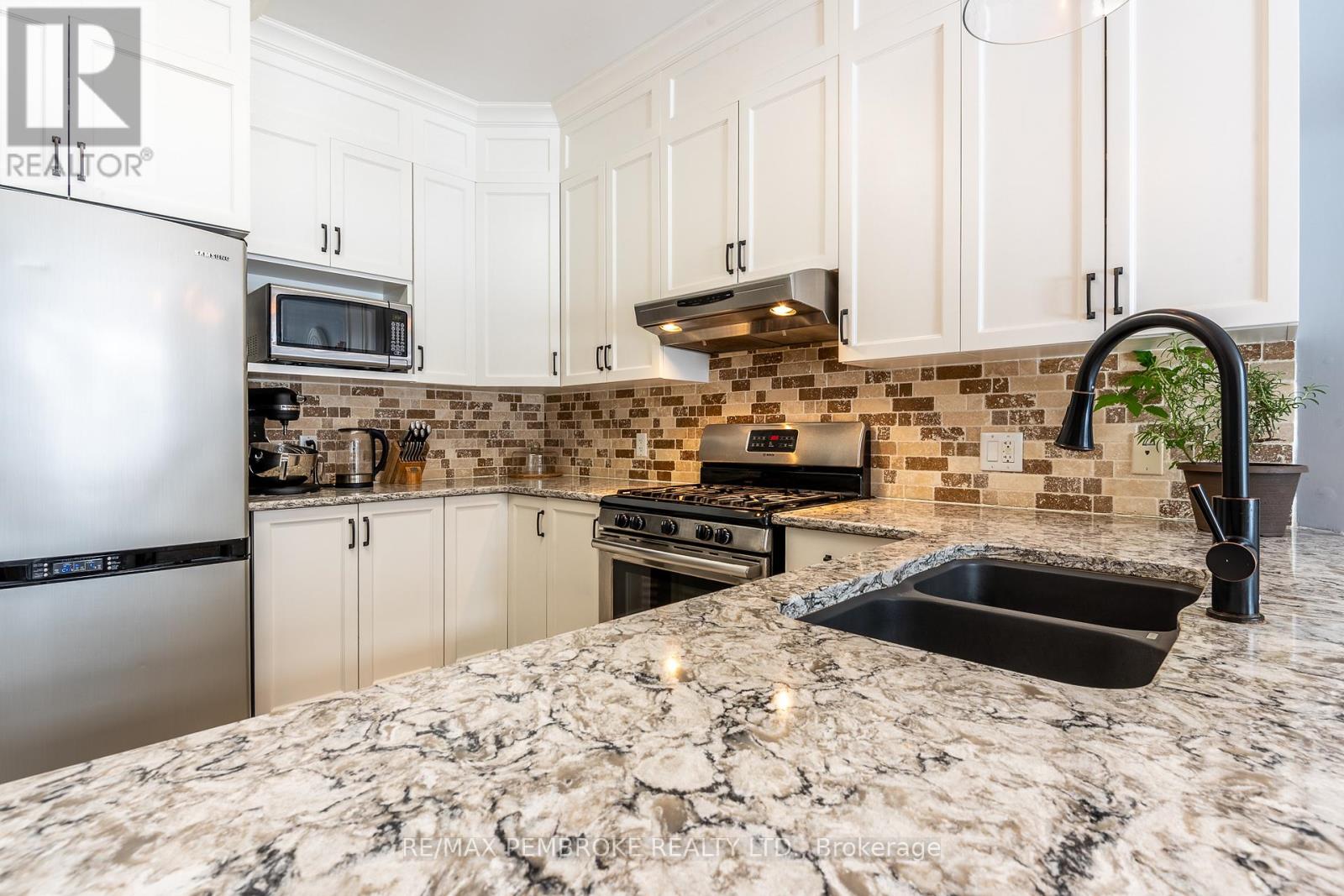 14 Bedard Boulevard, Petawawa, Ontario  K8H 0B7 - Photo 16 - X12962278