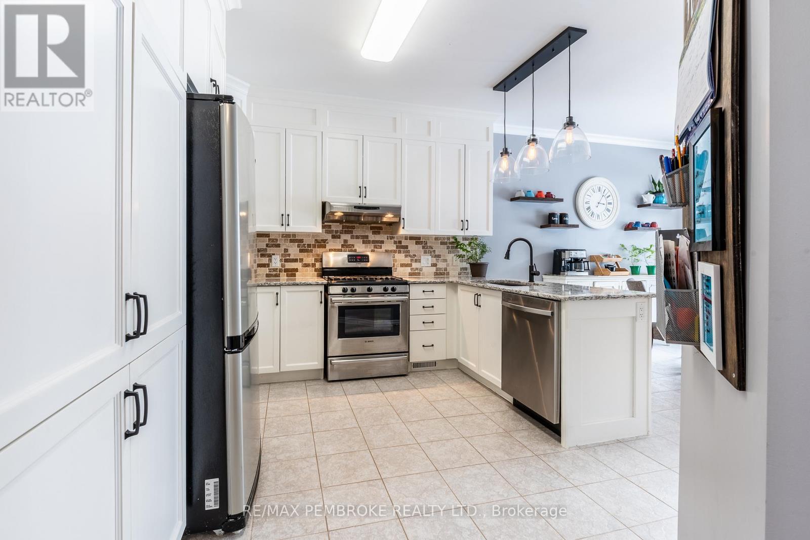 14 Bedard Boulevard, Petawawa, Ontario  K8H 0B7 - Photo 17 - X12962278