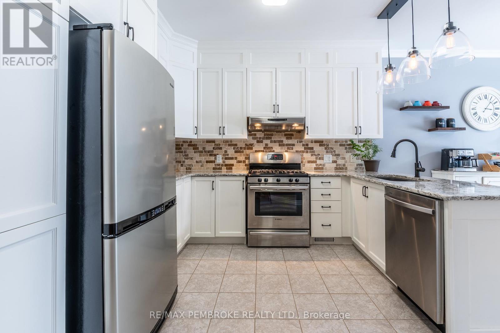 14 Bedard Boulevard, Petawawa, Ontario  K8H 0B7 - Photo 18 - X12962278