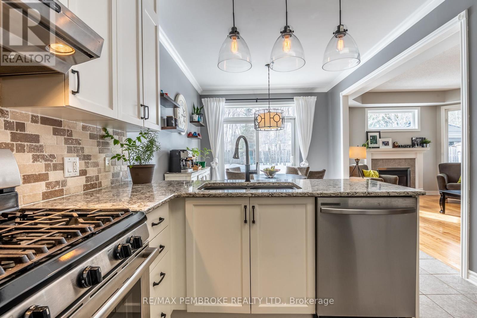 14 Bedard Boulevard, Petawawa, Ontario  K8H 0B7 - Photo 19 - X12962278