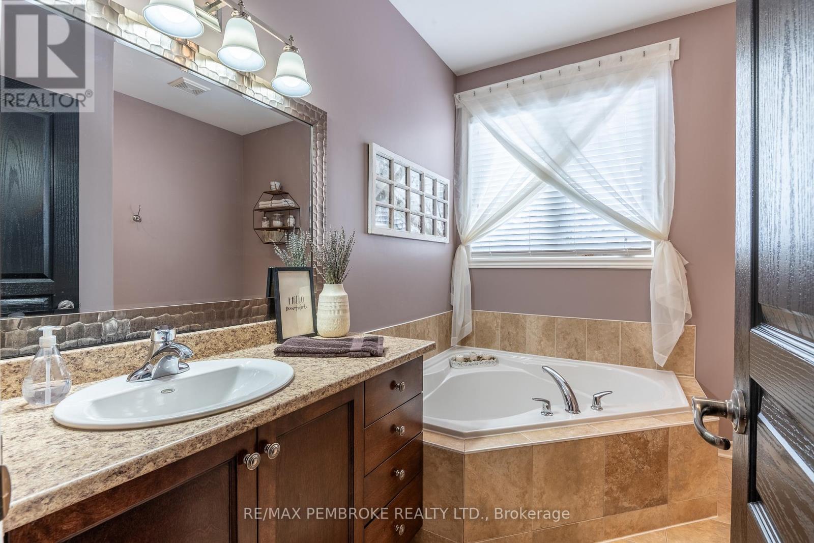 14 Bedard Boulevard, Petawawa, Ontario  K8H 0B7 - Photo 25 - X12962278