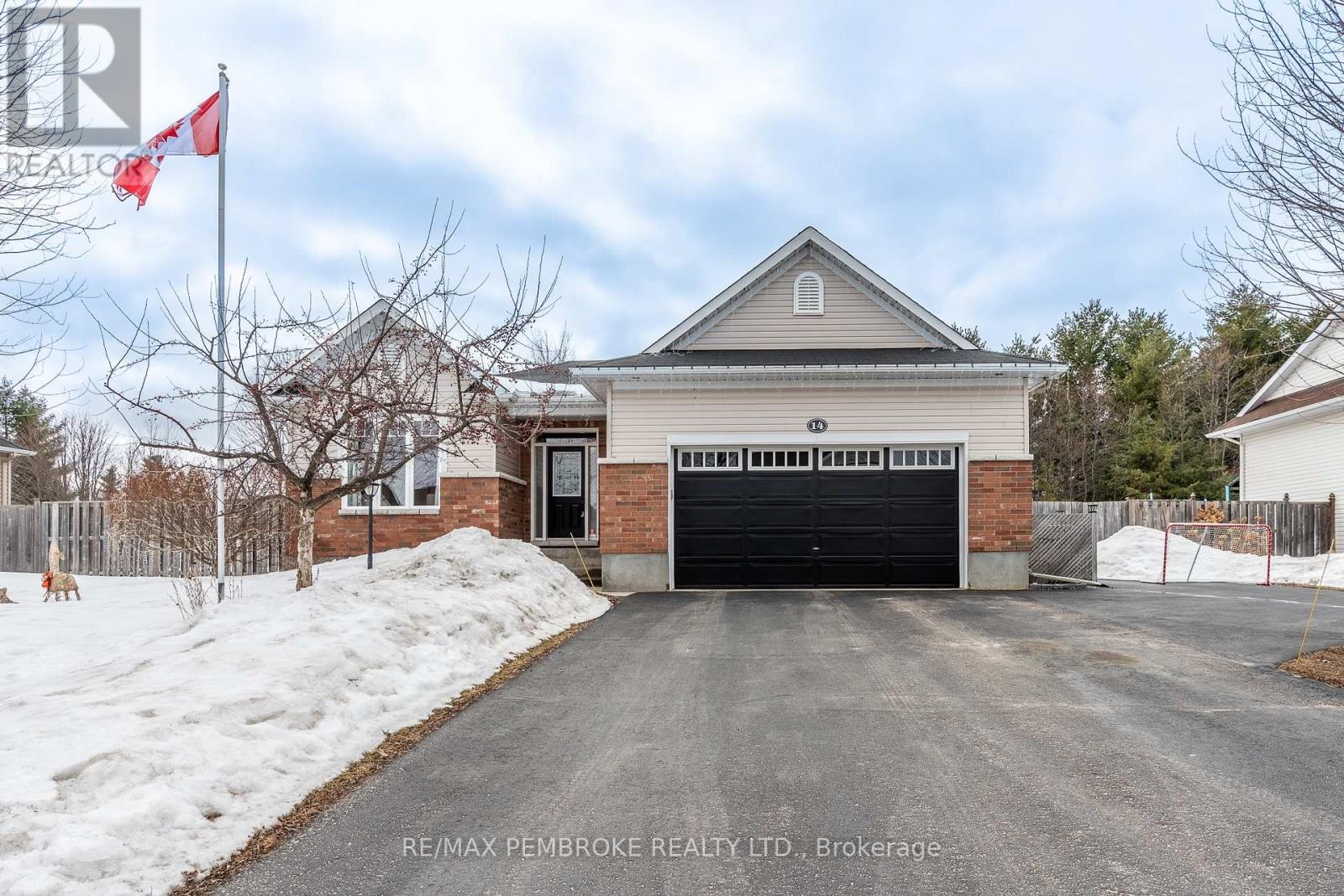 14 Bedard Boulevard, Petawawa, Ontario  K8H 0B7 - Photo 3 - X12962278