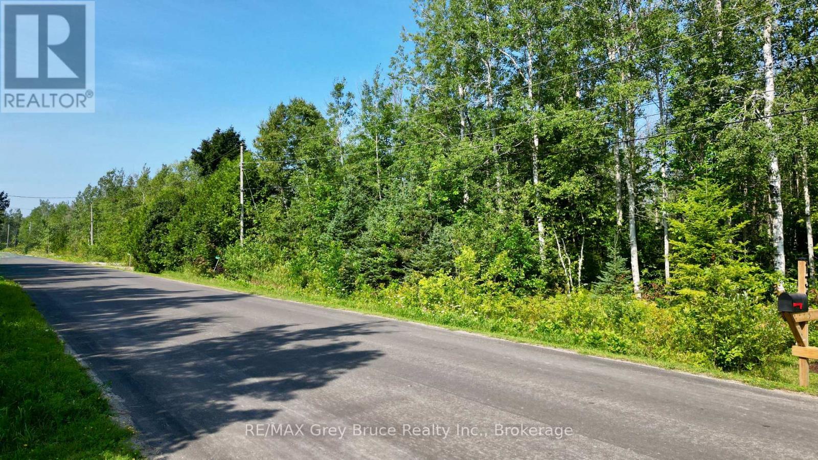 127 Maple Drive, Northern Bruce Peninsula, Ontario  N0H 1Z0 - Photo 3 - X12962284