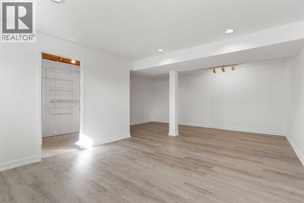 2 West Barrett Place, Cochrane, Alberta  T4C 1J5 - Photo 33 - A2265976