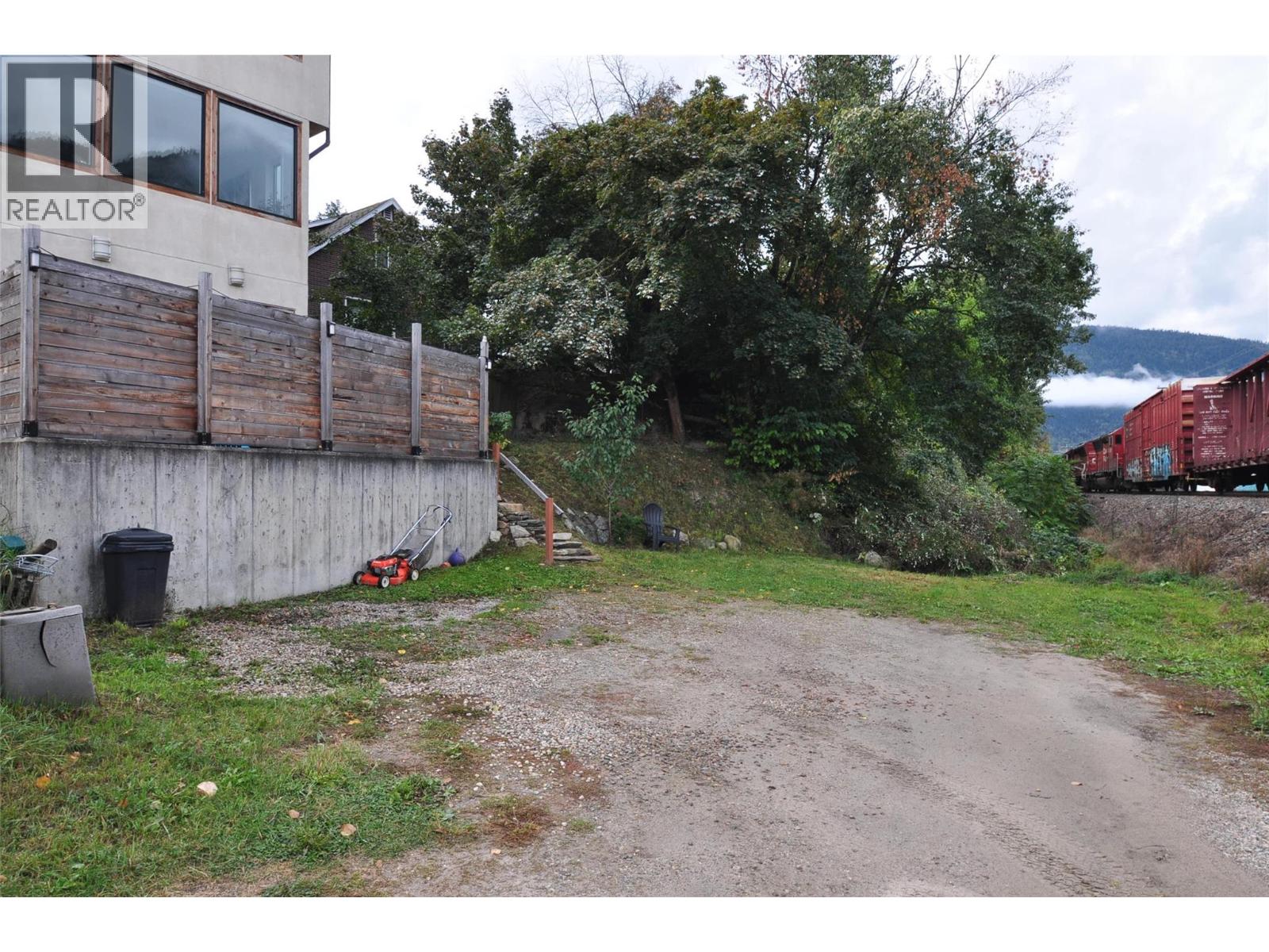 1211 Front Street, Nelson, British Columbia  V1L 4C1 - Photo 50 - 10371812