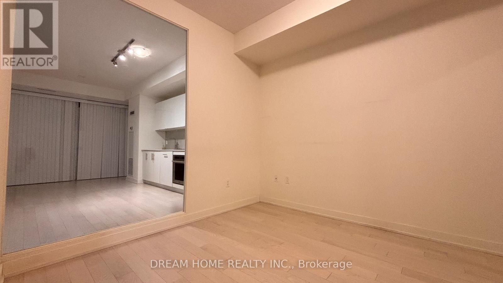 816 - 330 Richmond Street W, Toronto, Ontario  M5V 1X2 - Photo 8 - C12962308