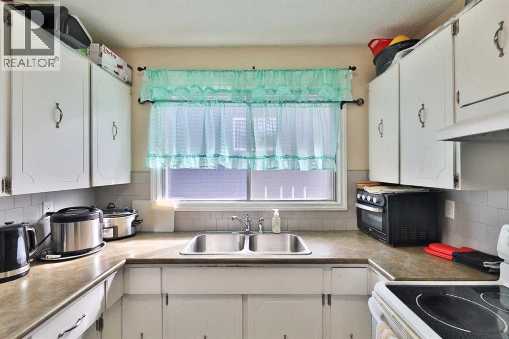 6403a 49 Avenue, Camrose, Alberta  T4V 0P6 - Photo 11 - A2299193