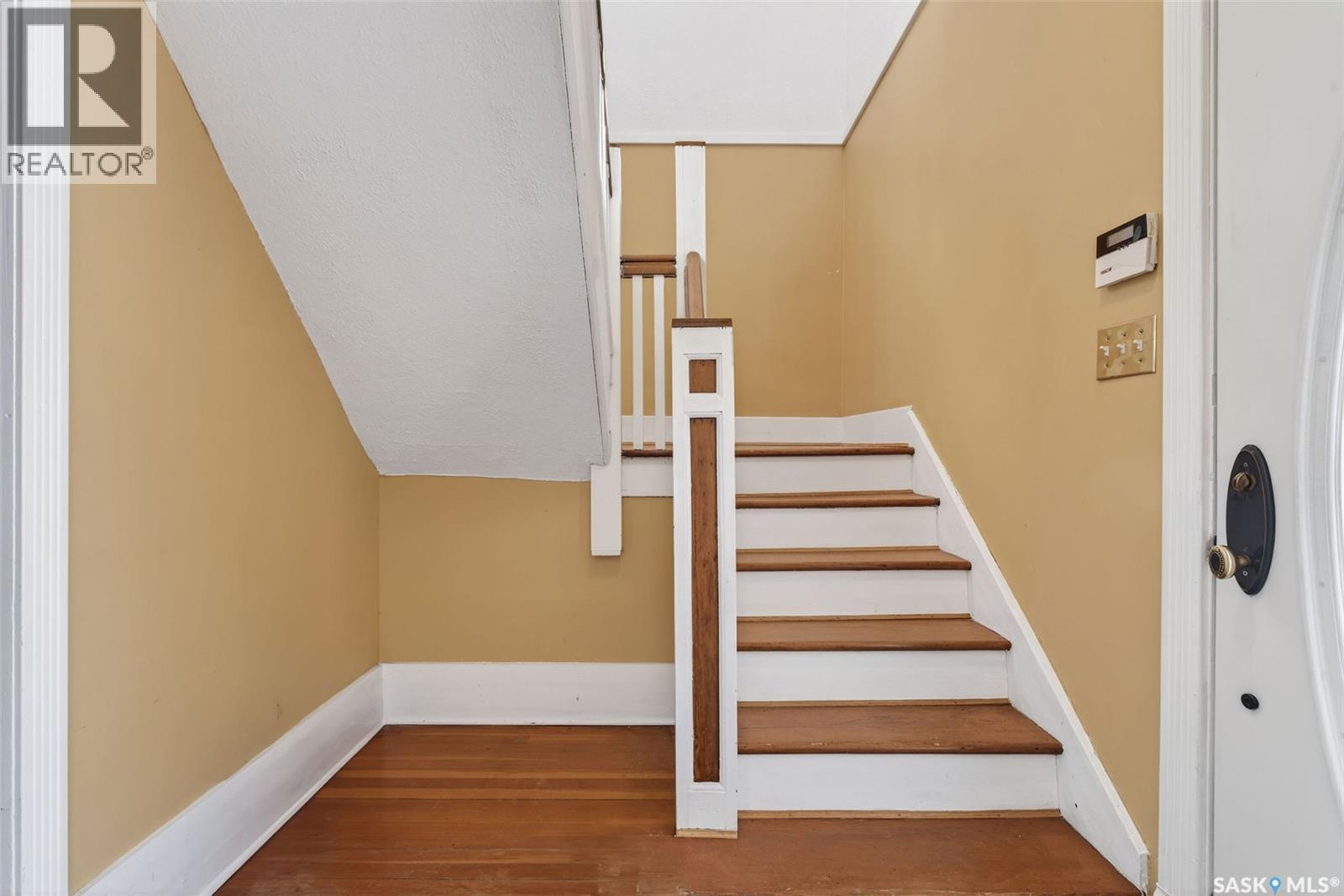 408 10th Street E, Prince Albert, Saskatchewan  S6V 0Z4 - Photo 3 - SK032176