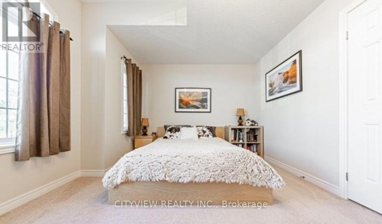 7 Woodvalley Court, Hamilton, Ontario  L9B 0A8 - Photo 11 - X12962294