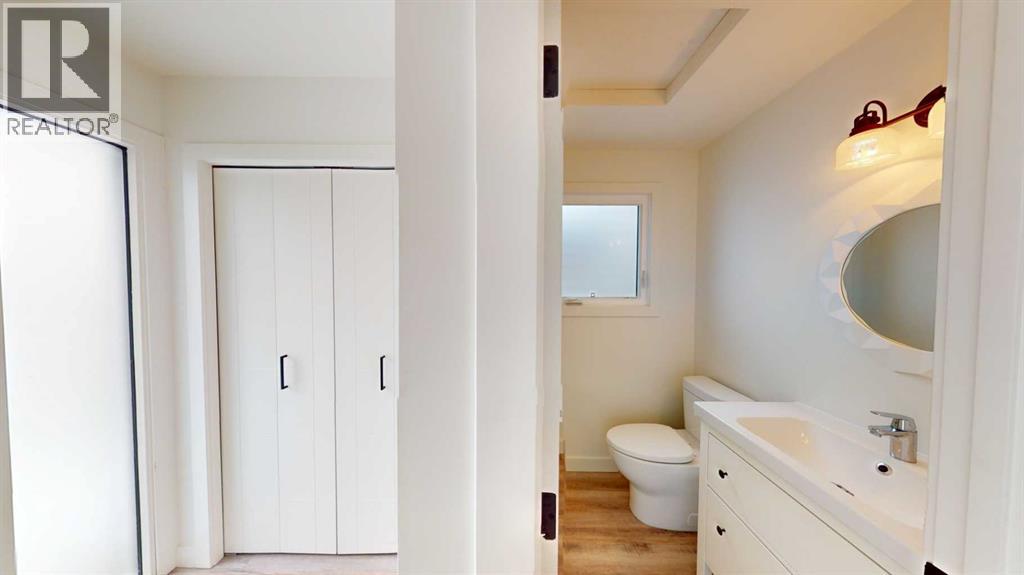 7704 46 Avenue NW, Calgary, Alberta  T3B 1Y2 - Photo 2 - A2297831