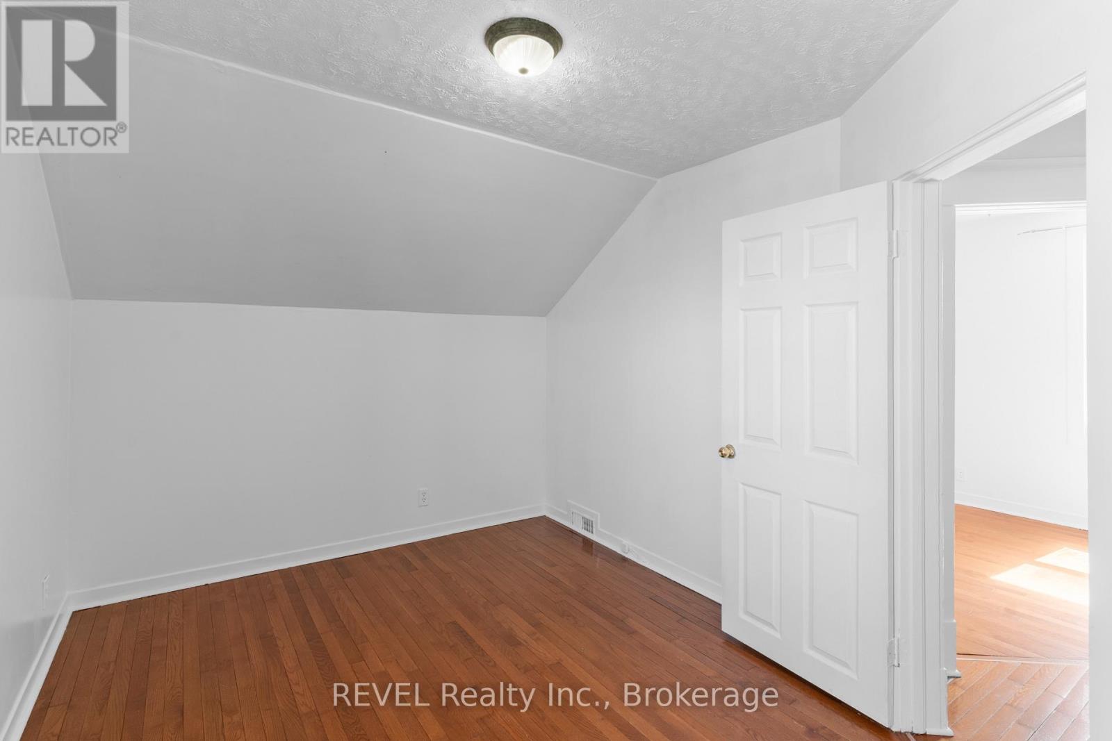 24 Lyndon Street W, Thorold, Ontario  L2V 3J7 - Photo 15 - X12962322