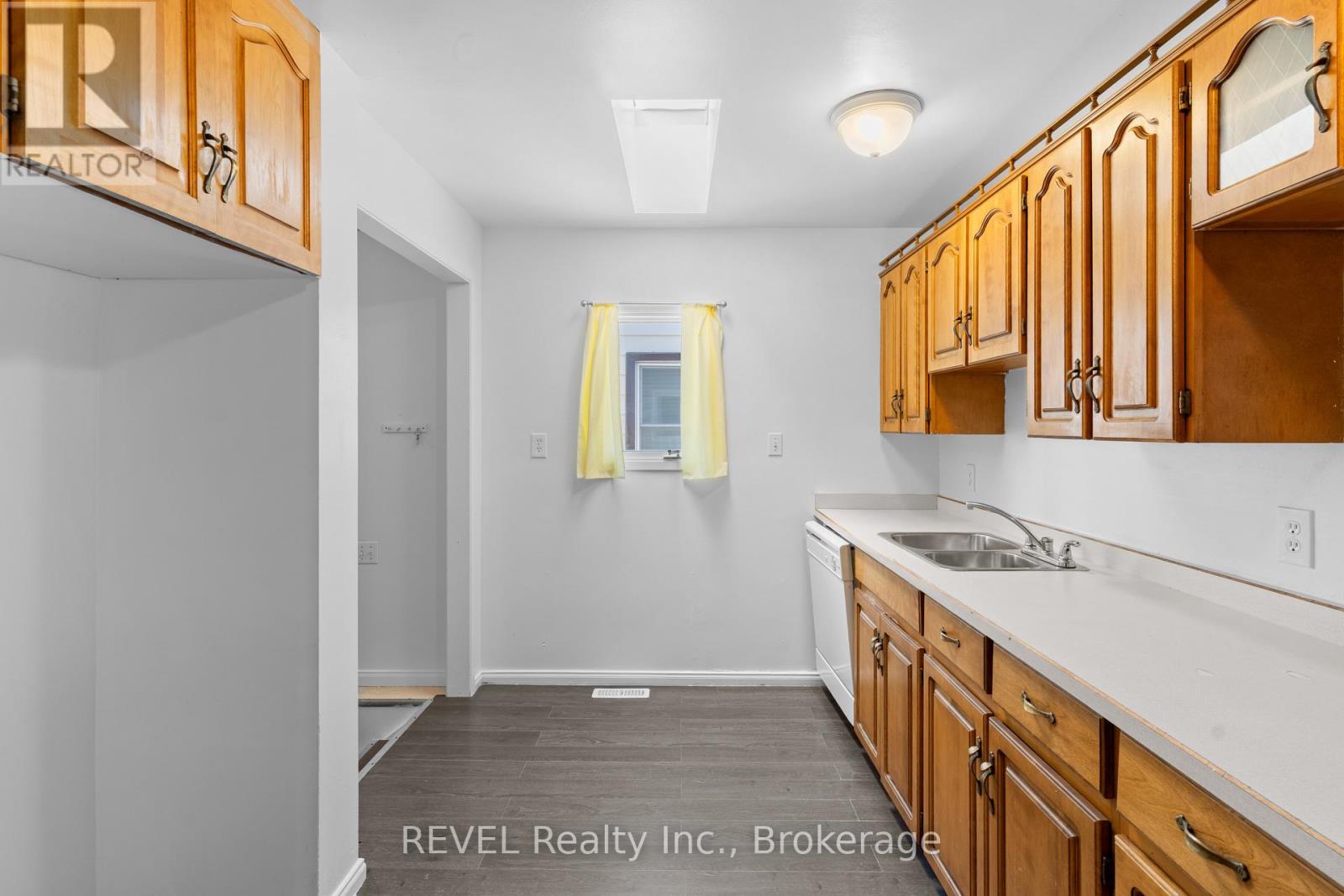 24 Lyndon Street W, Thorold, Ontario  L2V 3J7 - Photo 9 - X12962322