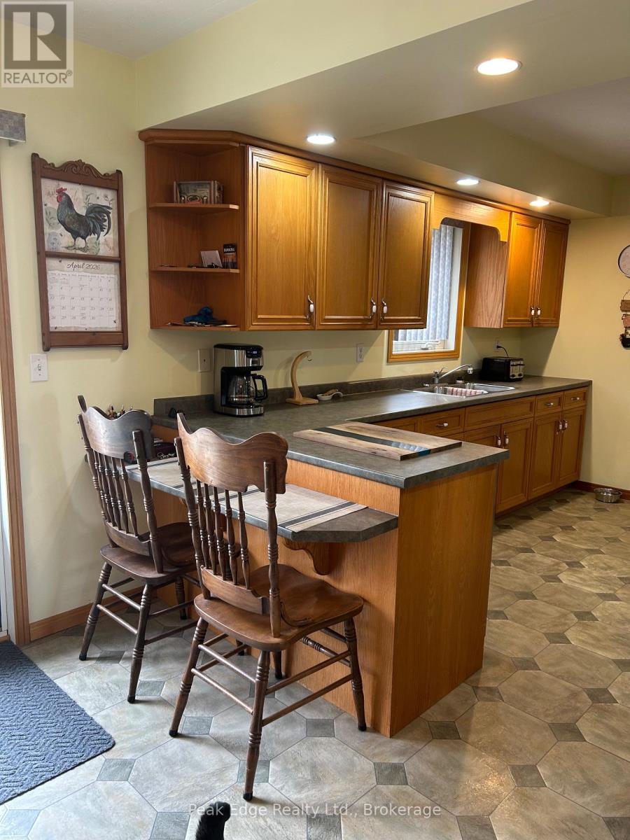 397 1st Street S, Hanover, Ontario  N4N 3T8 - Photo 8 - X12962328