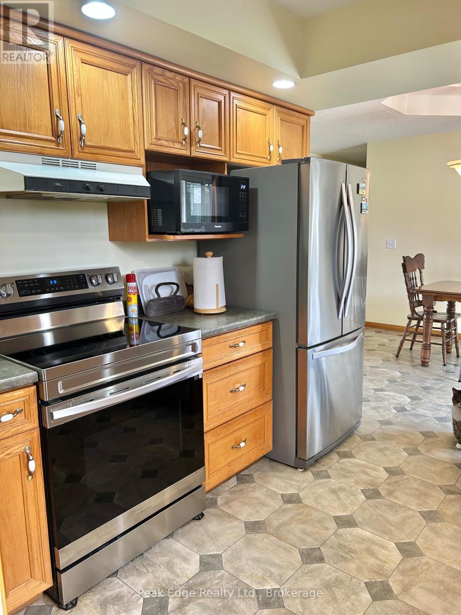 397 1st Street S, Hanover, Ontario  N4N 3T8 - Photo 9 - X12962328