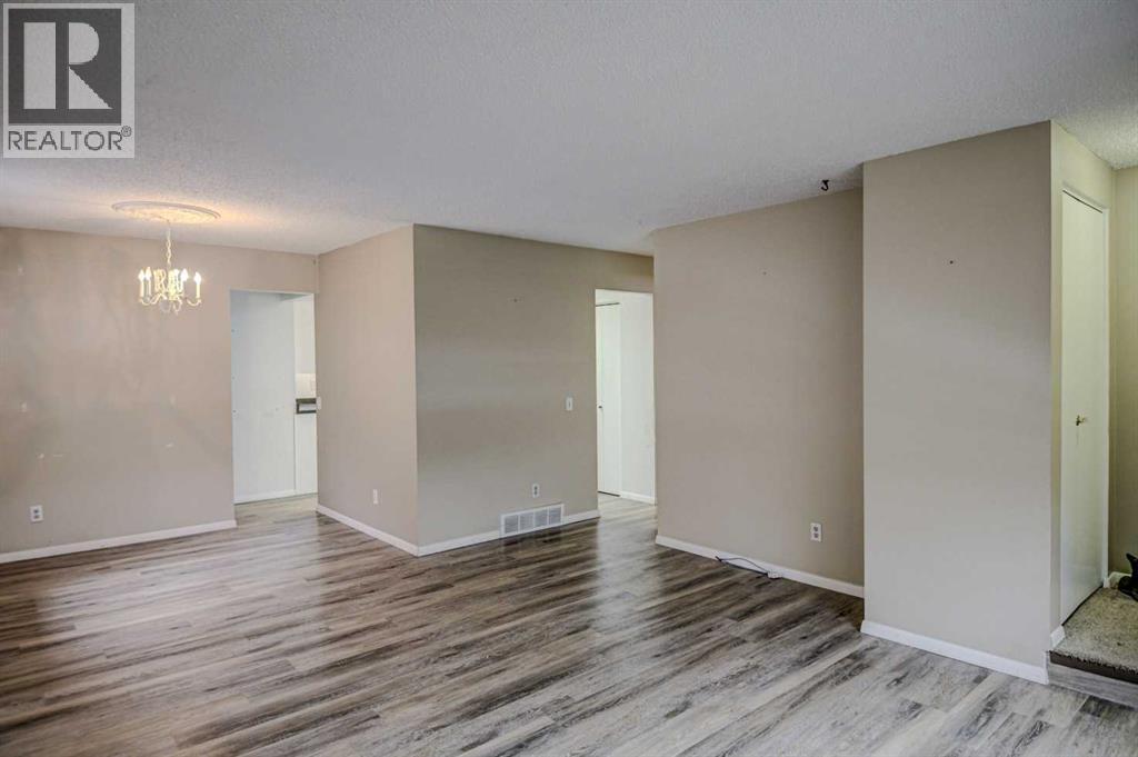 12120 Lake Michigan Road SE, Calgary, Alberta  T2J 3G3 - Photo 4 - A2298858