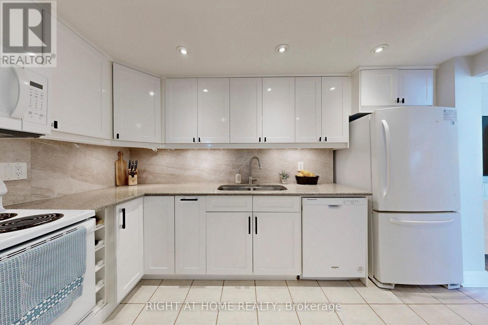 1807 - 1900 Sheppard Avenue E, Toronto, Ontario  M2J 4T4 - Photo 15 - C12962320