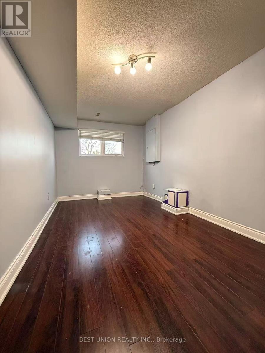 2636 Crystalburn Avenue, Mississauga, Ontario  L5B 2N8 - Photo 15 - W12962356