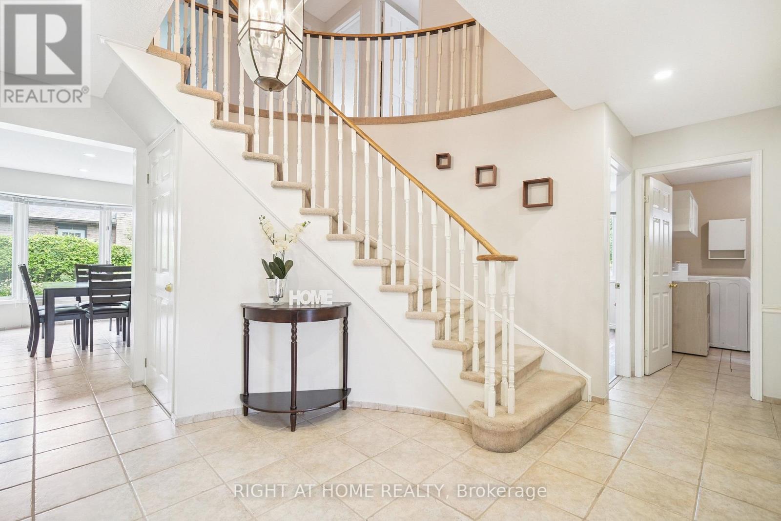 309 Amberly Boulevard, Hamilton, Ontario  L9G 4B6 - Photo 3 - X12962318