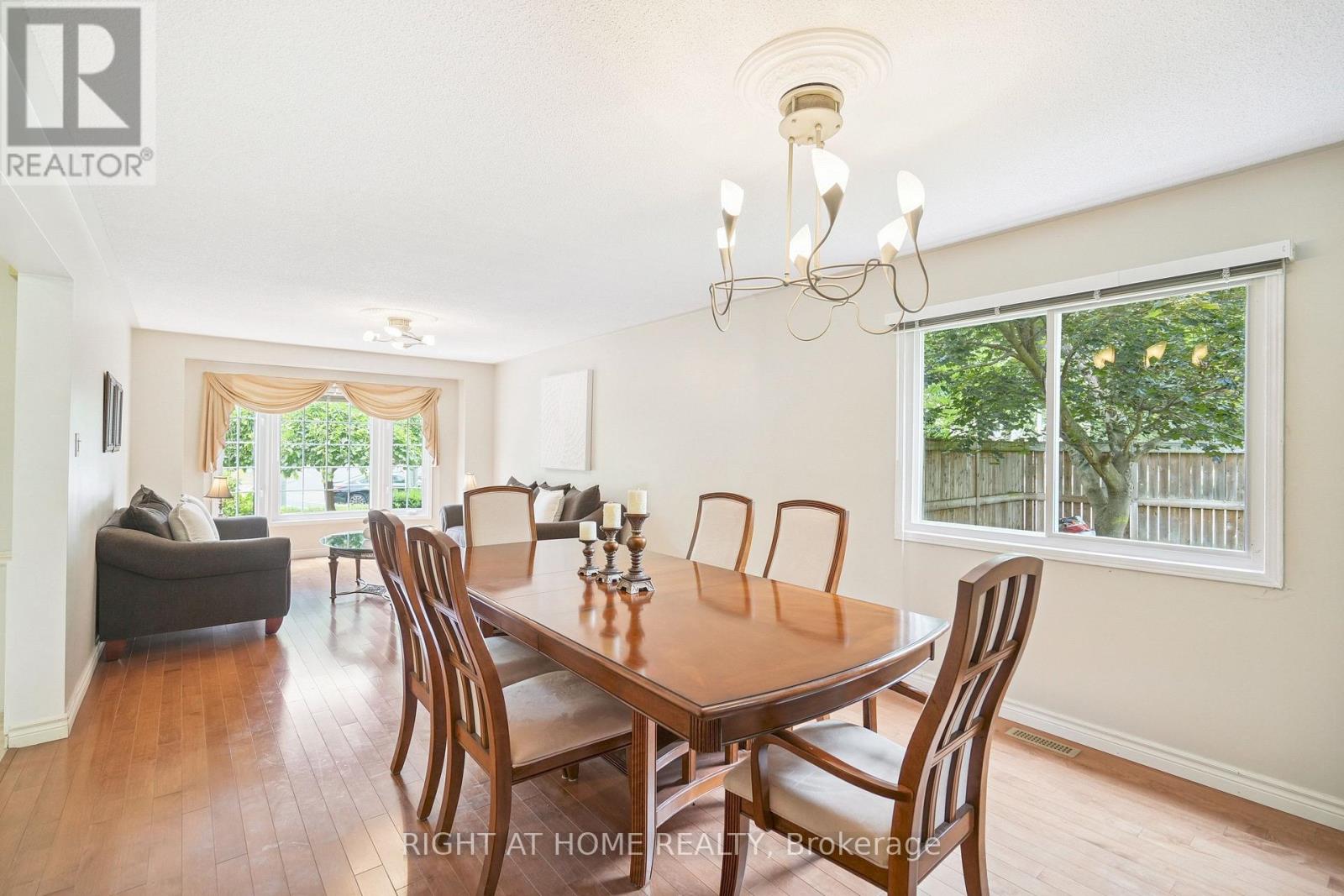 309 Amberly Boulevard, Hamilton, Ontario  L9G 4B6 - Photo 5 - X12962318