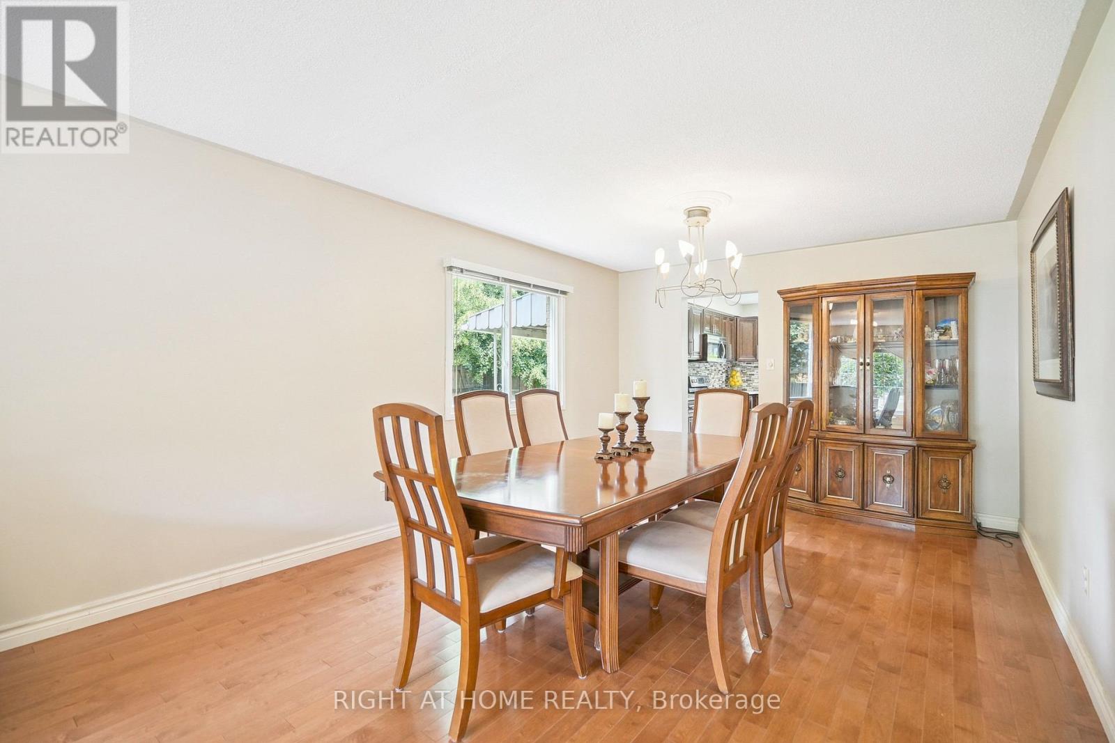 309 Amberly Boulevard, Hamilton, Ontario  L9G 4B6 - Photo 6 - X12962318