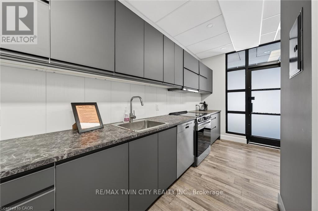 301 - 150 Queen Street S, Kitchener, Ontario  N2G 4T7 - Photo 37 - X12962358