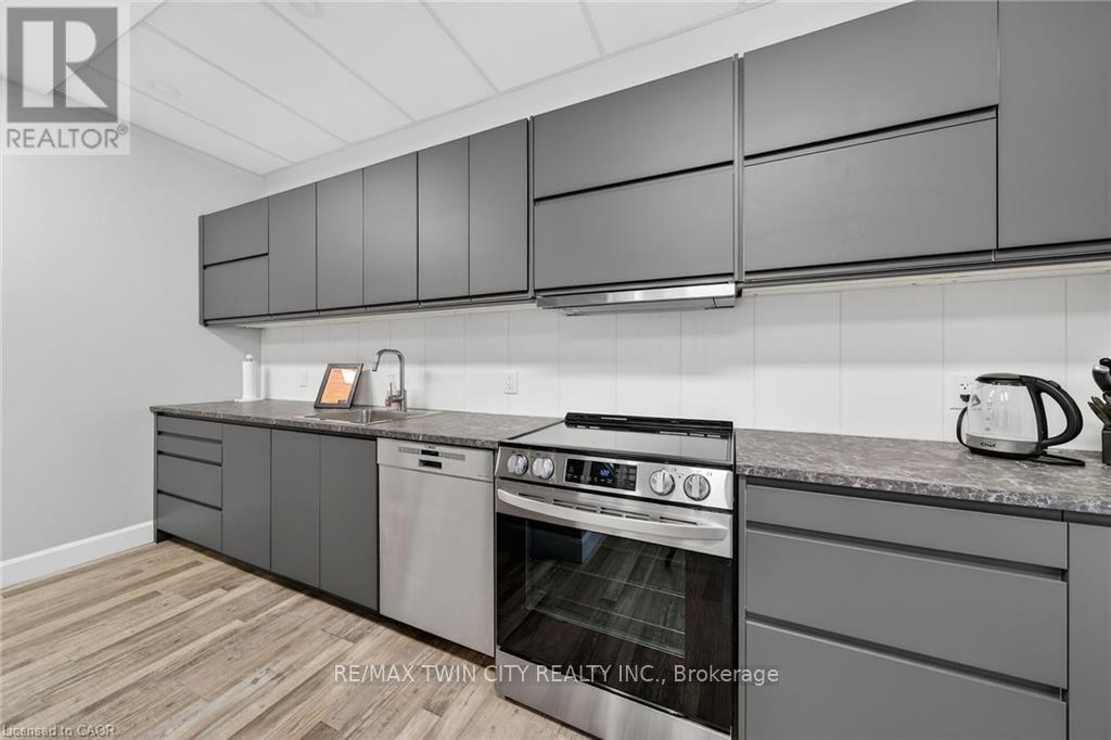 301 - 150 Queen Street S, Kitchener, Ontario  N2G 4T7 - Photo 38 - X12962358