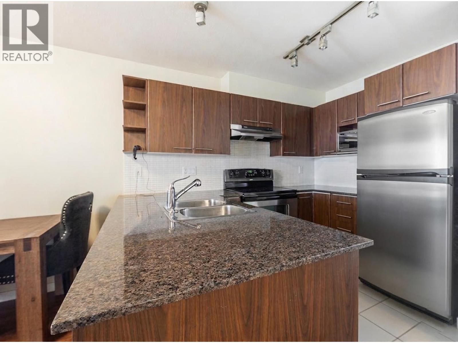 108 4788 Brentwood Dr, Burnaby, British Columbia  V5C 0C5 - Photo 4 - R3107154